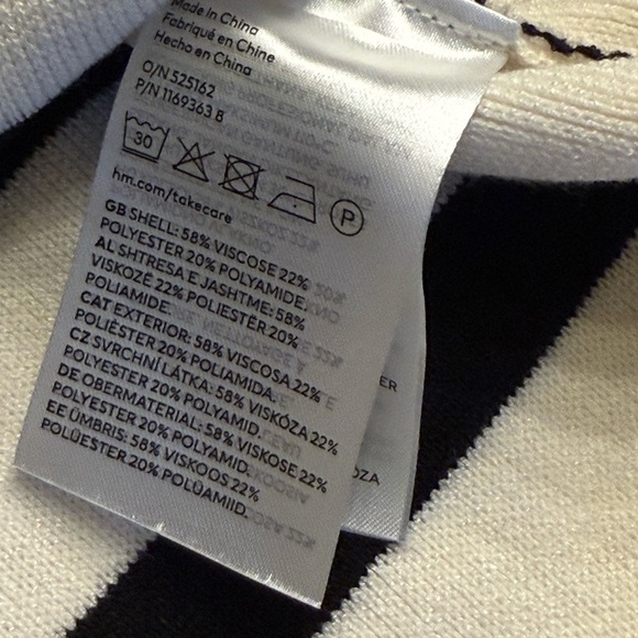 H&M MOCK TURTLENECK SWEATER - Picture 4 of 4